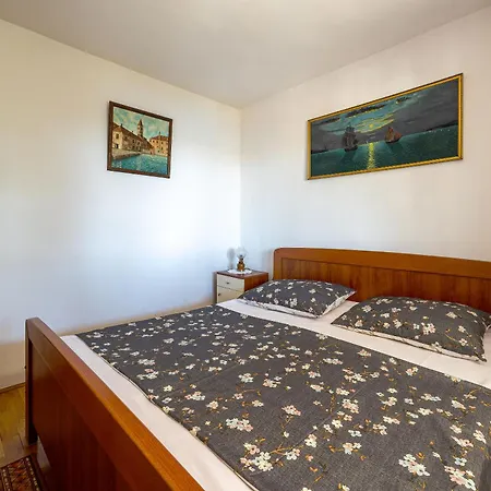Vera Trogir
